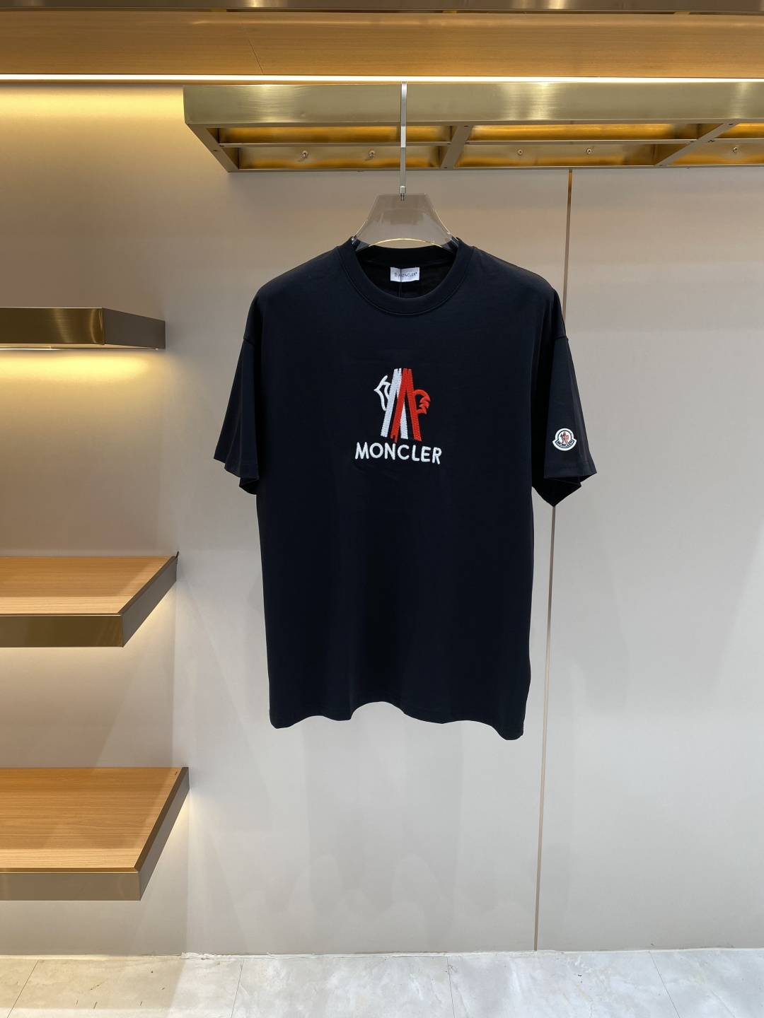 《𝙉𝙚𝙬🖤❤️蒙家》26SS新款春夏短袖 最高版本客供定制高端面料 简单时尚款，配色超级好看！经典log