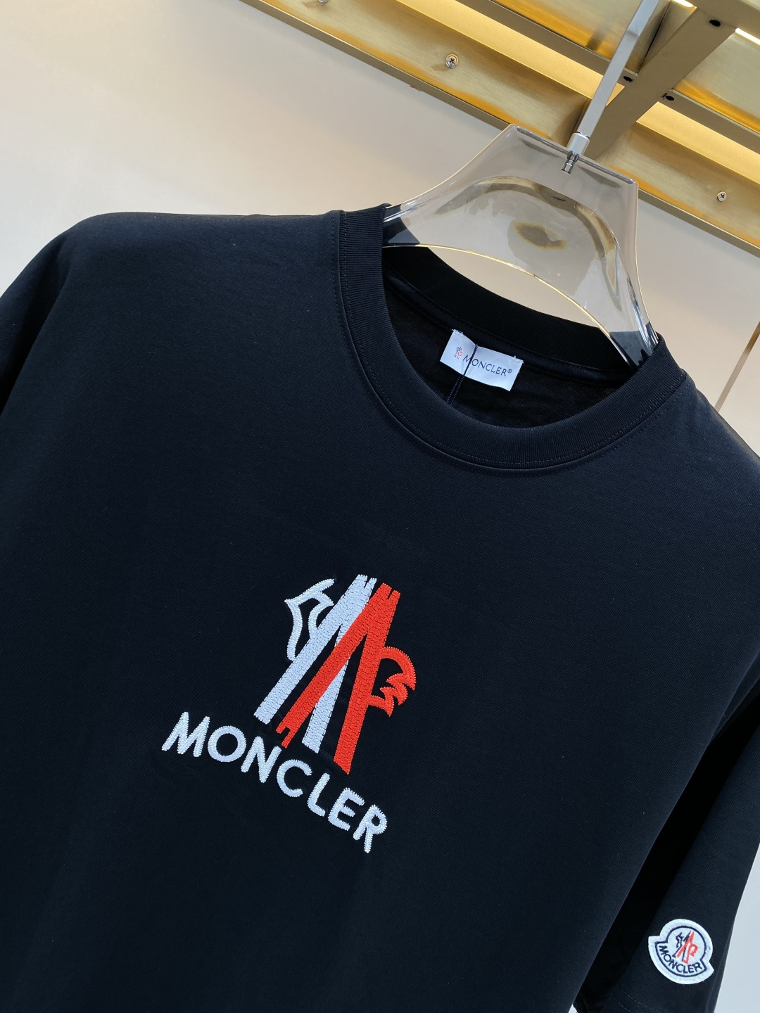 《𝙉𝙚𝙬🖤❤️蒙家》26SS新款春夏短袖 最高版本客供定制高端面料 简单时尚款，配色超级好看！经典log