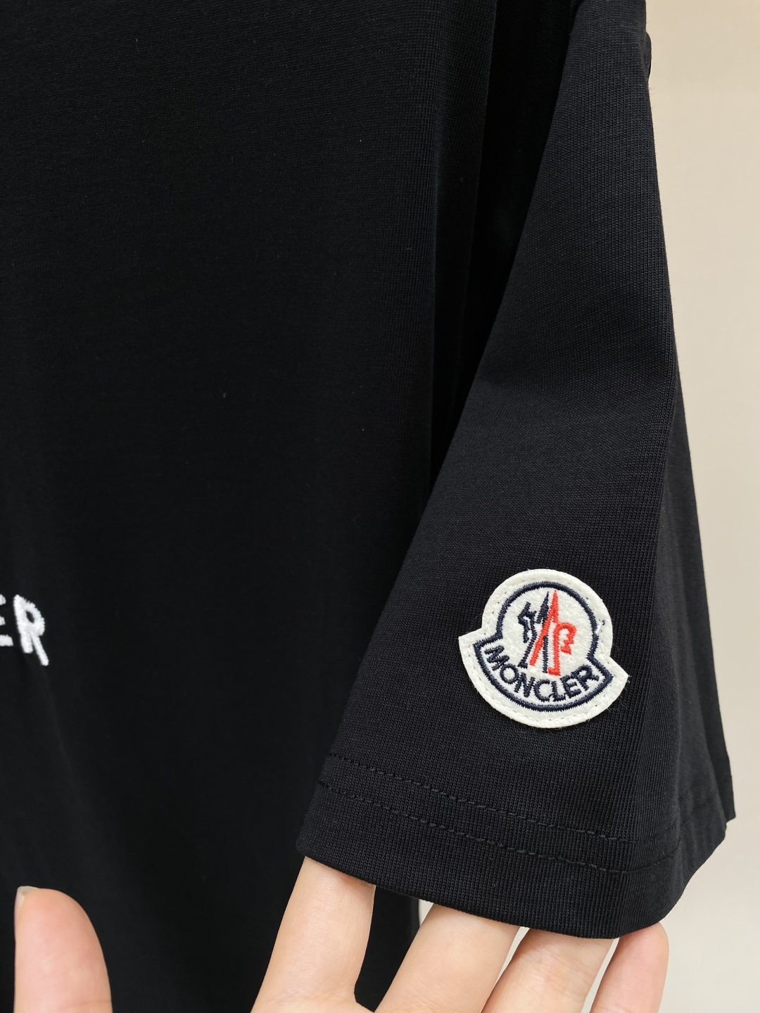 《𝙉𝙚𝙬🖤❤️蒙家》26SS新款春夏短袖 最高版本客供定制高端面料 简单时尚款，配色超级好看！经典log