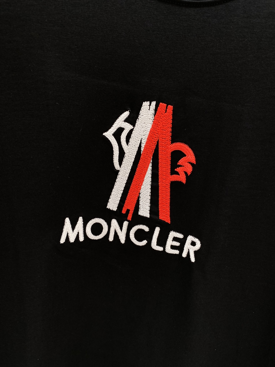 《𝙉𝙚𝙬🖤❤️蒙家》26SS新款春夏短袖 最高版本客供定制高端面料 简单时尚款，配色超级好看！经典log