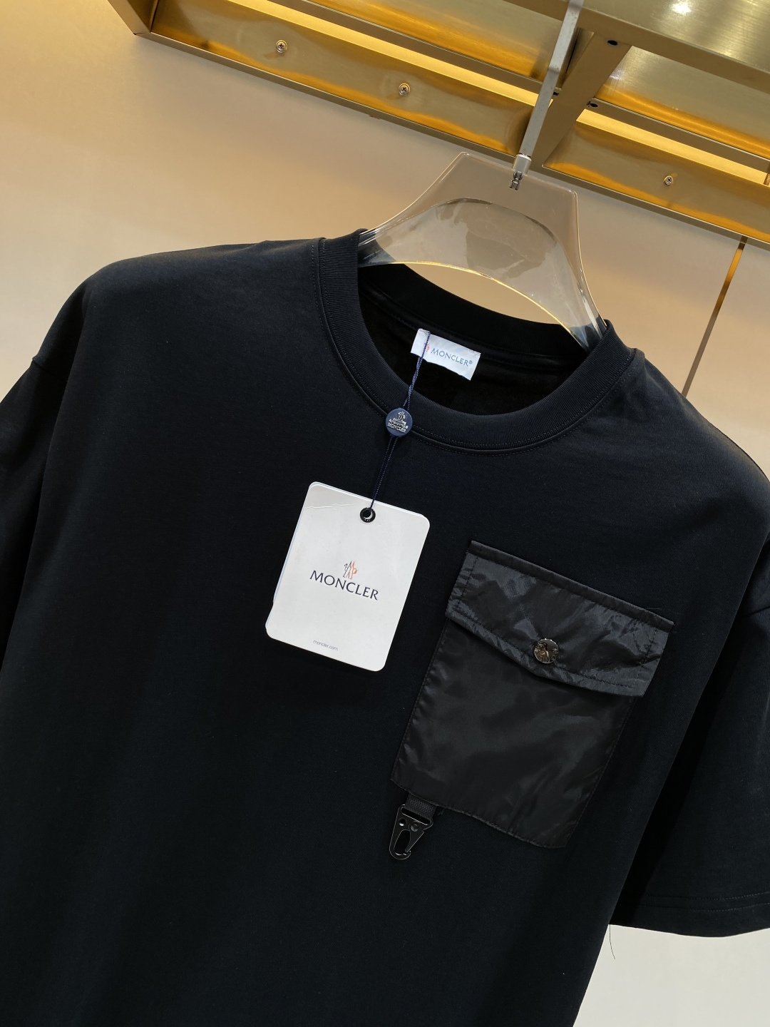 《𝙉𝙚𝙬🖤❤️蒙家》26SS新款春夏短袖 最高版本客供定制高端面料 简单时尚款，配色超级好看！经典log