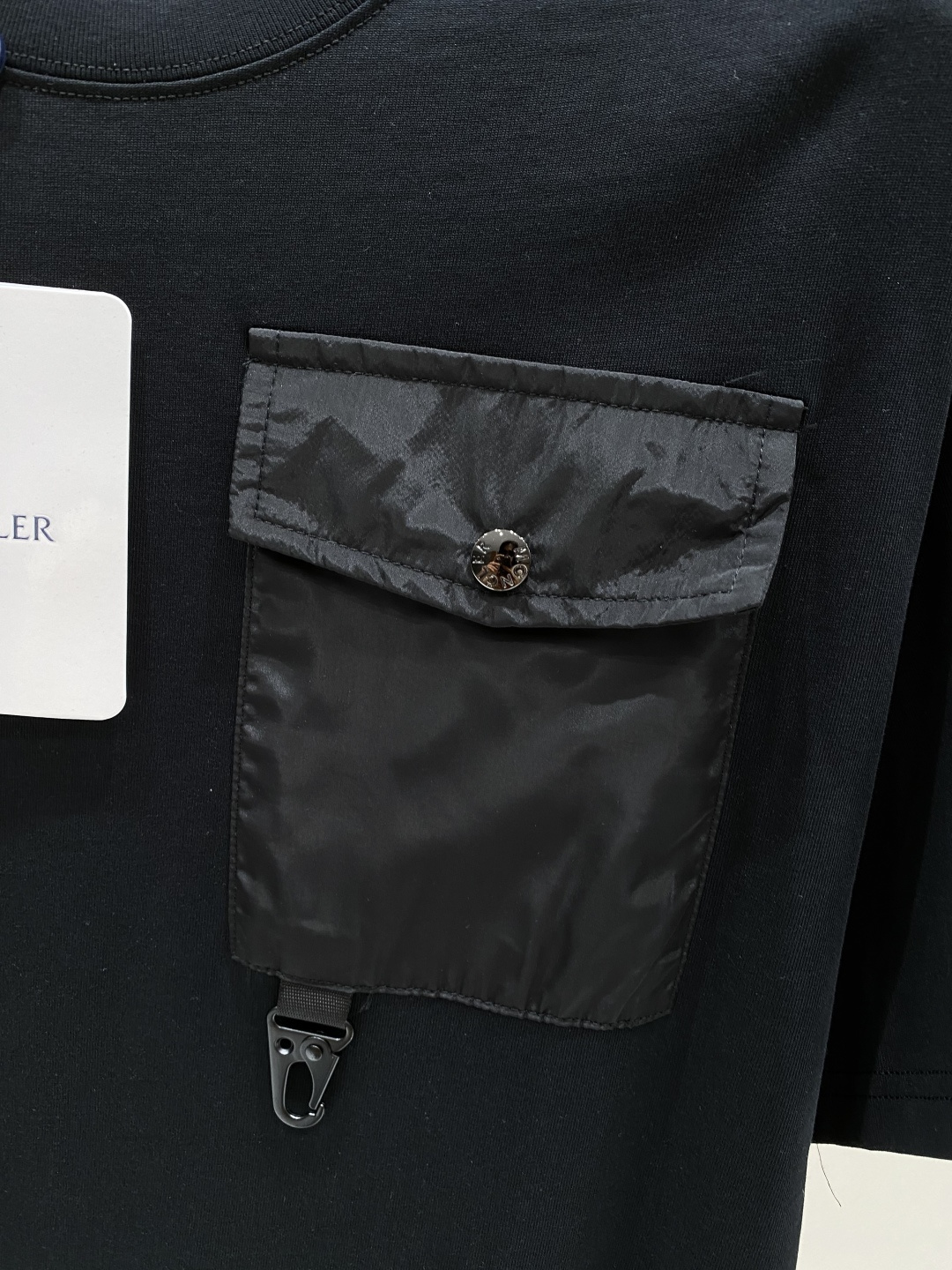 《𝙉𝙚𝙬🖤❤️蒙家》26SS新款春夏短袖 最高版本客供定制高端面料 简单时尚款，配色超级好看！经典log