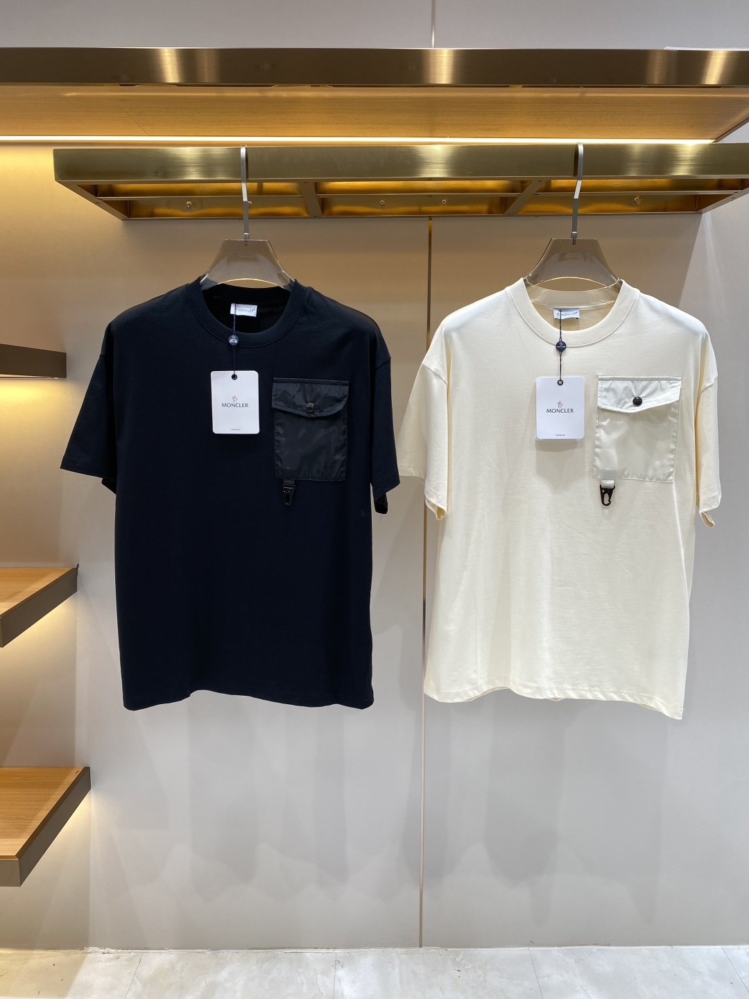 《𝙉𝙚𝙬🖤❤️蒙家》26SS新款春夏短袖 最高版本客供定制高端面料 简单时尚款，配色超级好看！经典log