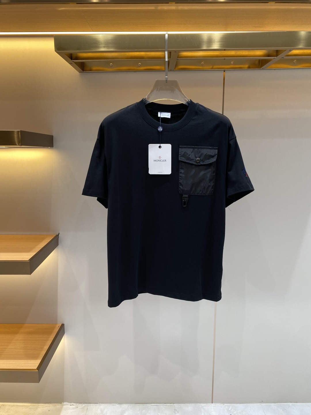 《𝙉𝙚𝙬🖤❤️蒙家》26SS新款春夏短袖 最高版本客供定制高端面料 简单时尚款，配色超级好看！经典log