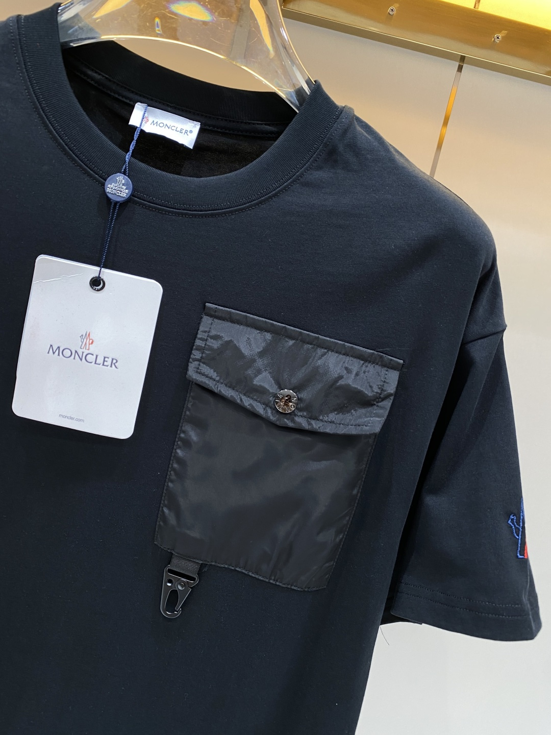 《𝙉𝙚𝙬🖤❤️蒙家》26SS新款春夏短袖 最高版本客供定制高端面料 简单时尚款，配色超级好看！经典log