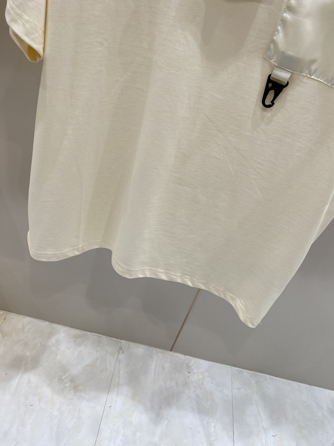 《𝙉𝙚𝙬🖤❤️蒙家》26SS新款春夏短袖 最高版本客供定制高端面料 简单时尚款，配色超级好看！经典log