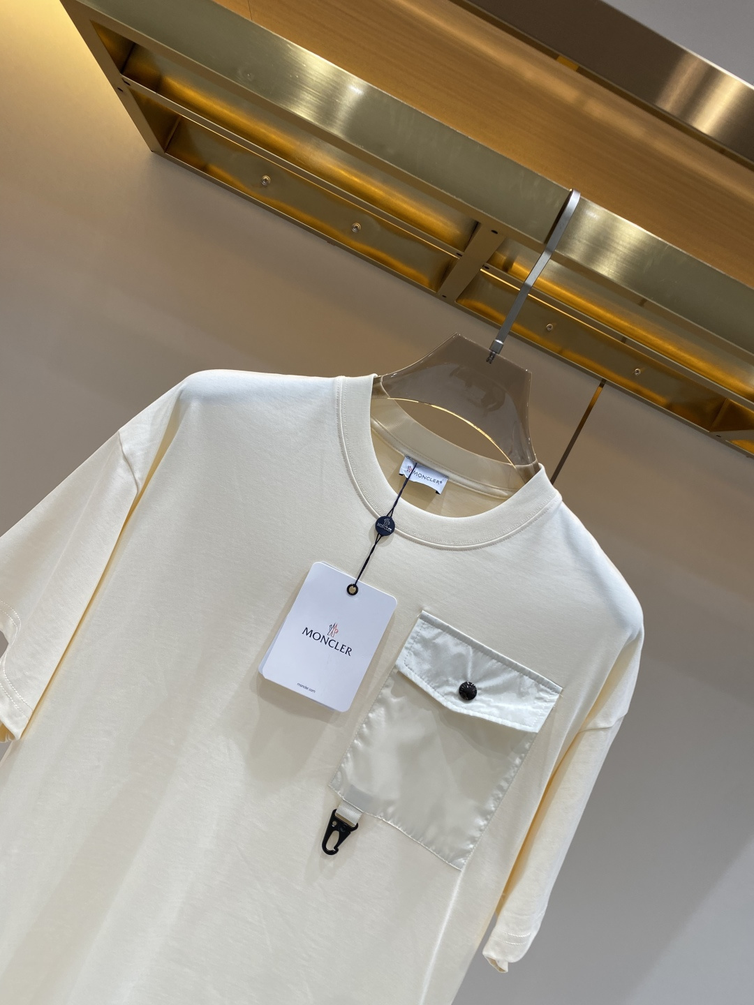 《𝙉𝙚𝙬🖤❤️蒙家》26SS新款春夏短袖 最高版本客供定制高端面料 简单时尚款，配色超级好看！经典log