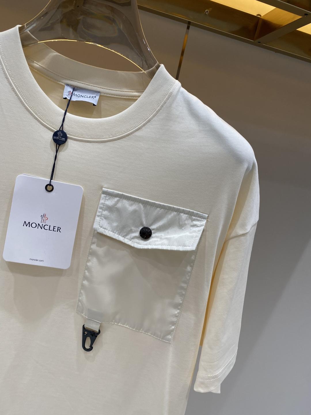 《𝙉𝙚𝙬🖤❤️蒙家》26SS新款春夏短袖 最高版本客供定制高端面料 简单时尚款，配色超级好看！经典log