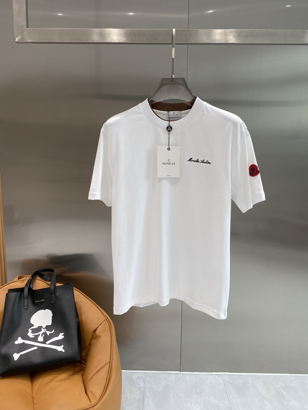 《𝙉𝙚𝙬🖤❤️蒙家》26SS新款春夏短袖 最高版本客供定制高端面料 简单时尚款，配色超级好看！经典log