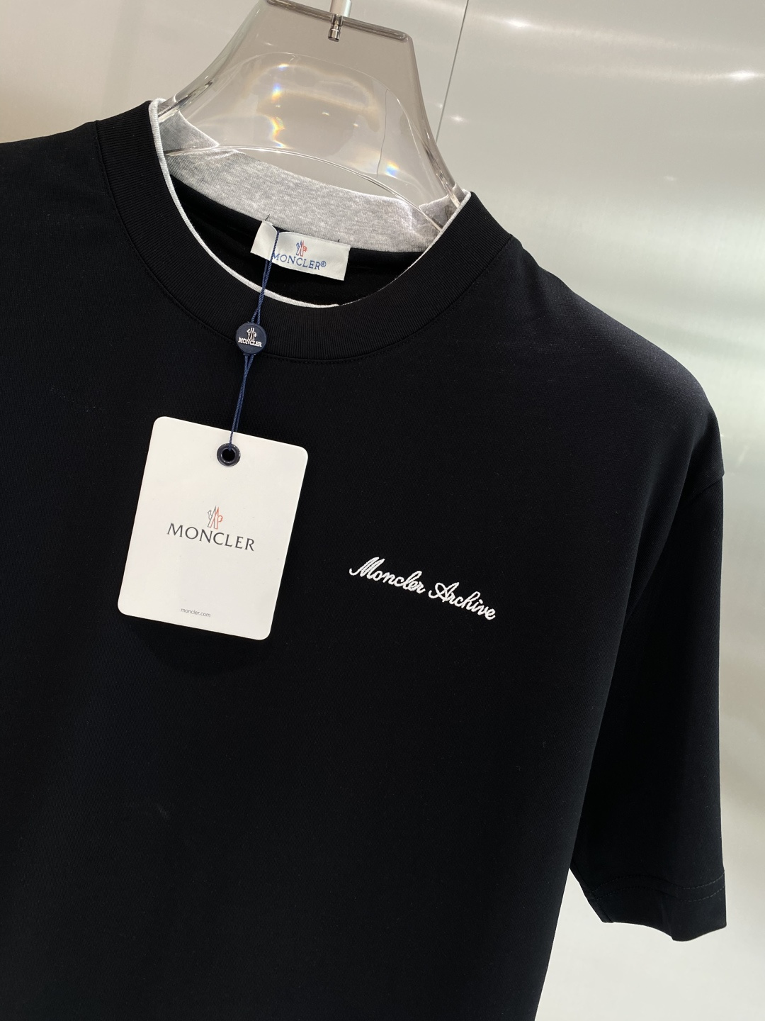 《𝙉𝙚𝙬🖤❤️蒙家》26SS新款春夏短袖 最高版本客供定制高端面料 简单时尚款，配色超级好看！经典log