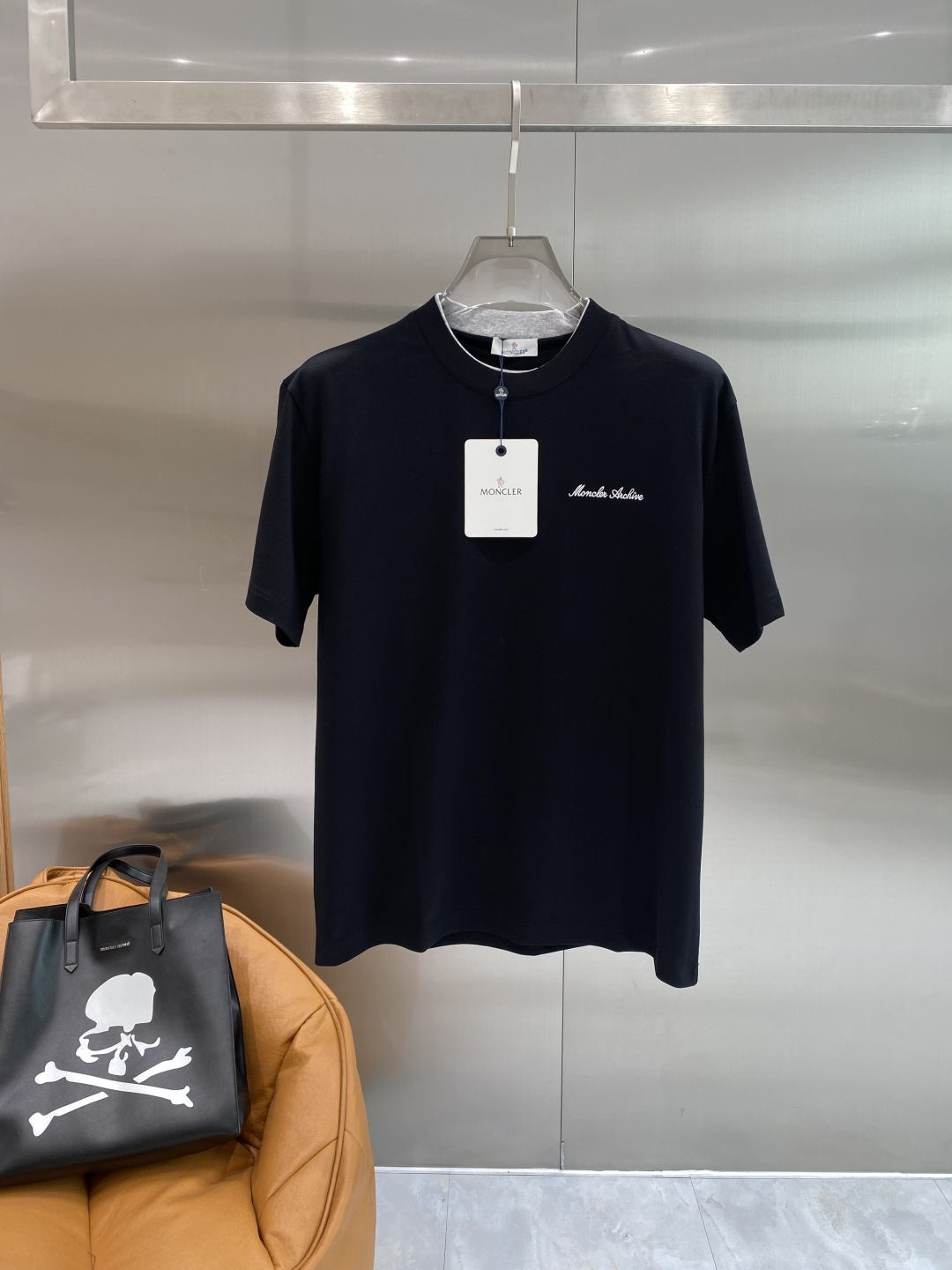 《𝙉𝙚𝙬🖤❤️蒙家》26SS新款春夏短袖 最高版本客供定制高端面料 简单时尚款，配色超级好看！经典log