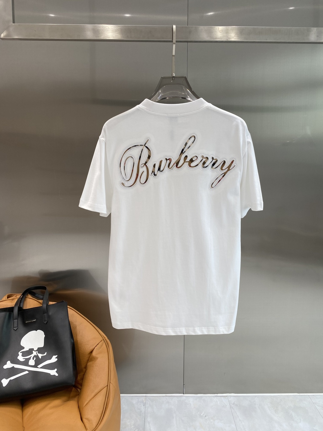 《𝙉𝙚𝙬🖤❤️巴家》26SS新款春夏短袖 最高版本客供定制高端面料 简单时尚款，配色超级好看！经典log