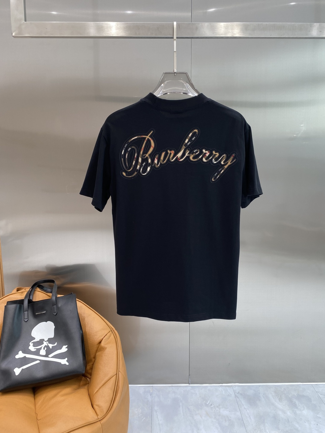 《𝙉𝙚𝙬🖤❤️巴家》26SS新款春夏短袖 最高版本客供定制高端面料 简单时尚款，配色超级好看！经典log