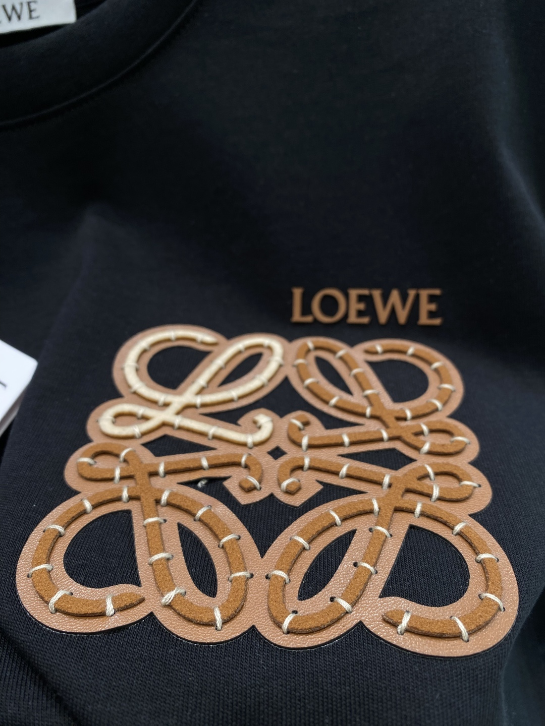 《𝙉𝙚𝙬🖤❤️罗家》26SS新款春夏短袖 最高版本客供定制高端面料 简单时尚款，配色超级好看！经典log