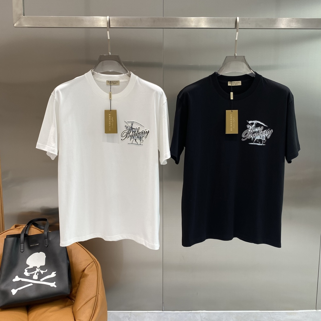 《𝙉𝙚𝙬🖤❤️巴家》2026新款首发专柜最新款短袖圆领T恤 高端订制 设计前卫时尚！品牌logo工艺设计