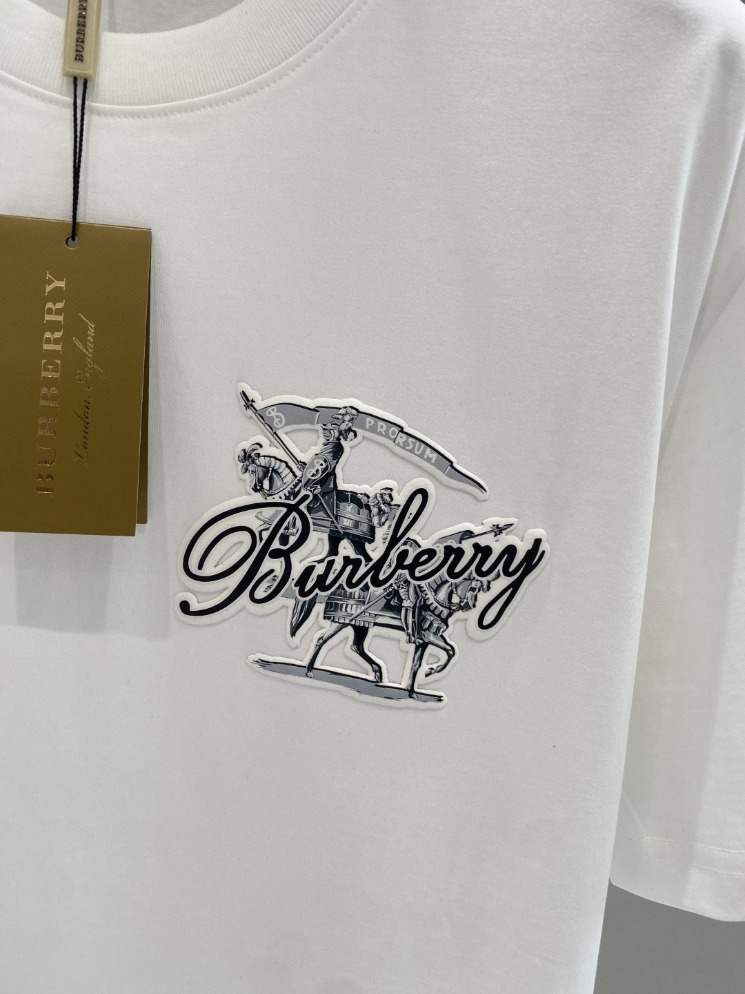 《𝙉𝙚𝙬🖤❤️巴家》2026新款首发专柜最新款短袖圆领T恤 高端订制 设计前卫时尚！品牌logo工艺设计