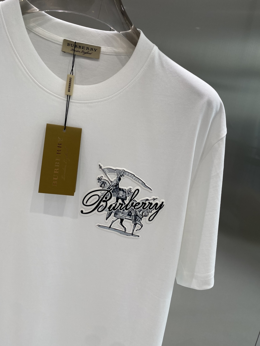 《𝙉𝙚𝙬🖤❤️巴家》2026新款首发专柜最新款短袖圆领T恤 高端订制 设计前卫时尚！品牌logo工艺设计