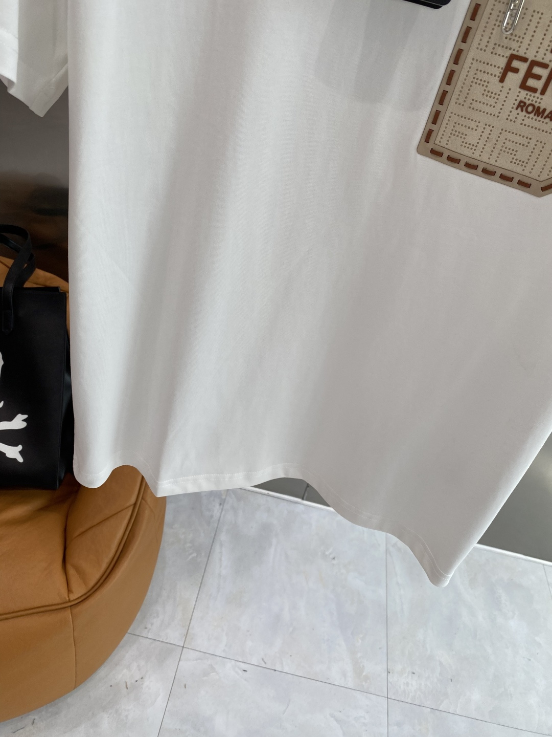 《𝙉𝙚𝙬🖤❤️芬家》2026新款首发专柜最新款短袖圆领T恤 高端订制 设计前卫时尚！品牌logo工艺设计