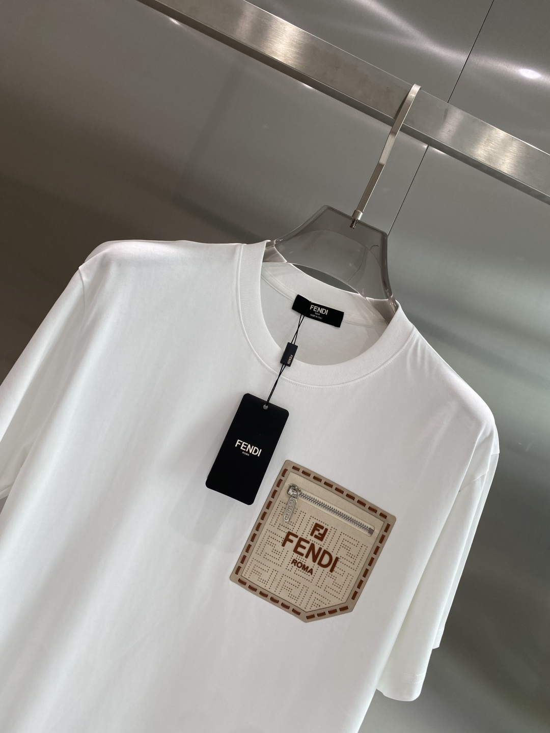 《𝙉𝙚𝙬🖤❤️芬家》2026新款首发专柜最新款短袖圆领T恤 高端订制 设计前卫时尚！品牌logo工艺设计