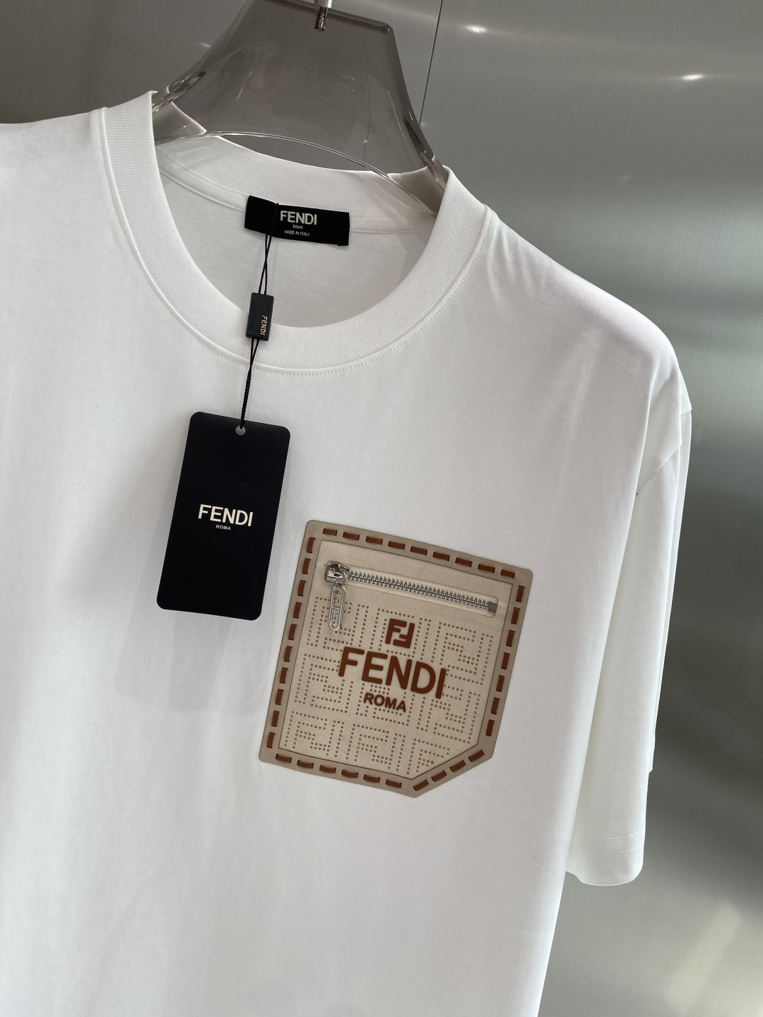 《𝙉𝙚𝙬🖤❤️芬家》2026新款首发专柜最新款短袖圆领T恤 高端订制 设计前卫时尚！品牌logo工艺设计