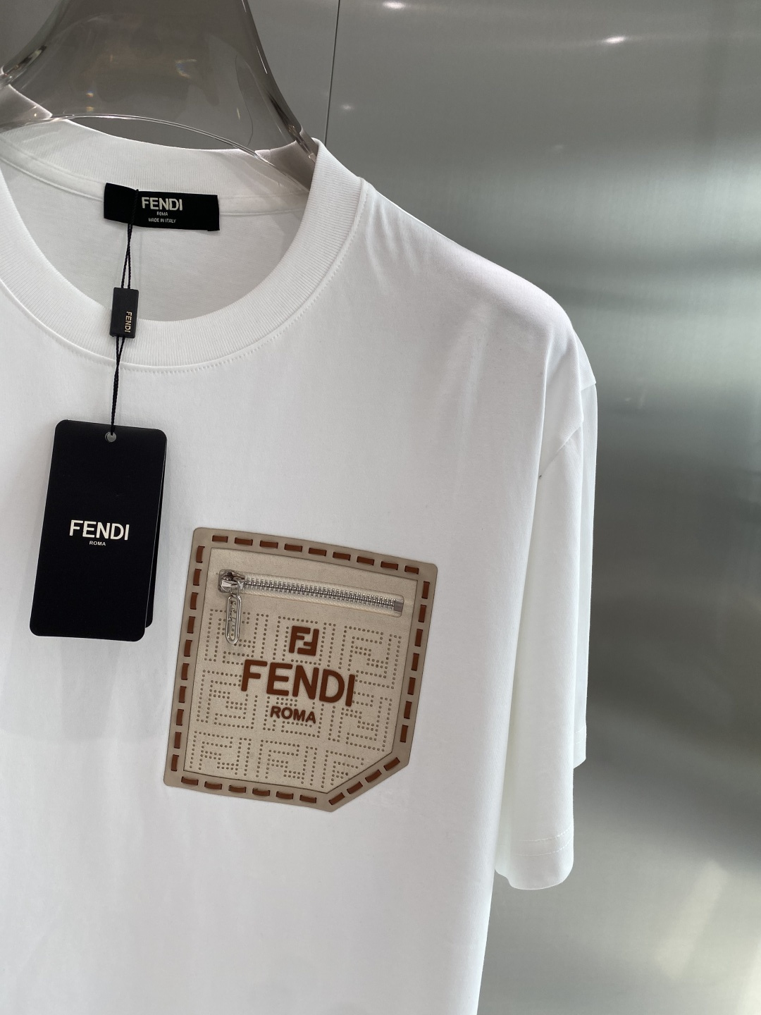 《𝙉𝙚𝙬🖤❤️芬家》2026新款首发专柜最新款短袖圆领T恤 高端订制 设计前卫时尚！品牌logo工艺设计
