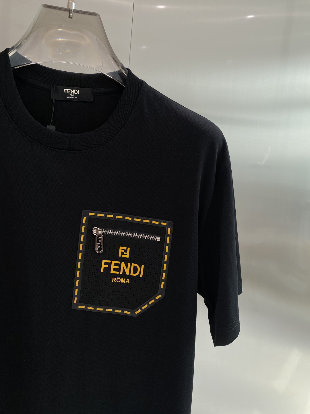 《𝙉𝙚𝙬🖤❤️芬家》2026新款首发专柜最新款短袖圆领T恤 高端订制 设计前卫时尚！品牌logo工艺设计