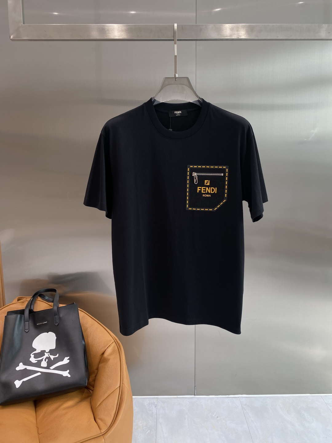 《𝙉𝙚𝙬🖤❤️芬家》2026新款首发专柜最新款短袖圆领T恤 高端订制 设计前卫时尚！品牌logo工艺设计