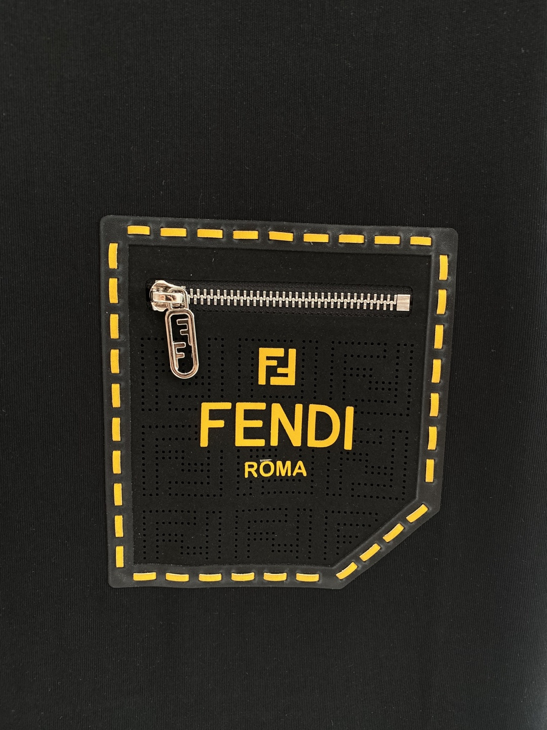 《𝙉𝙚𝙬🖤❤️芬家》2026新款首发专柜最新款短袖圆领T恤 高端订制 设计前卫时尚！品牌logo工艺设计