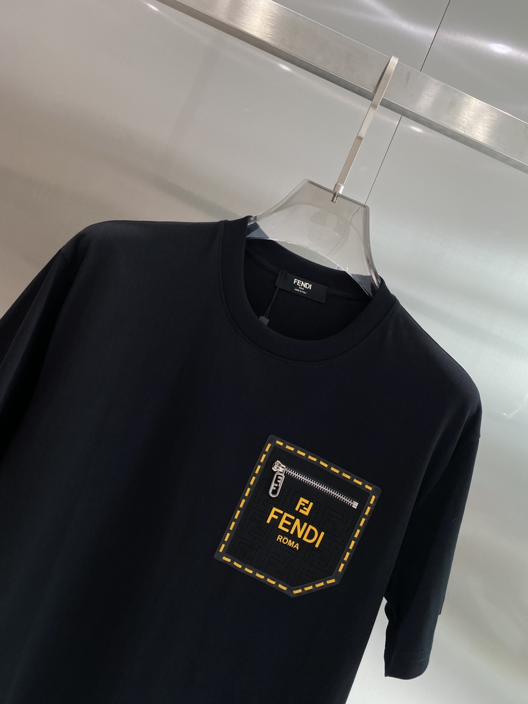 《𝙉𝙚𝙬🖤❤️芬家》2026新款首发专柜最新款短袖圆领T恤 高端订制 设计前卫时尚！品牌logo工艺设计