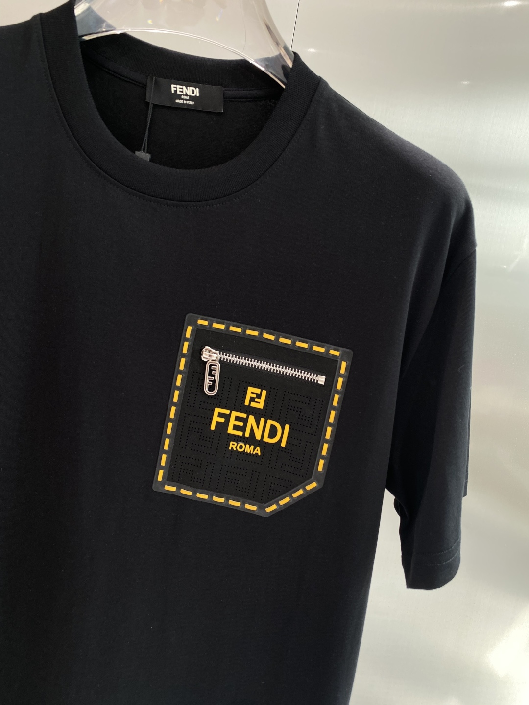 《𝙉𝙚𝙬🖤❤️芬家》2026新款首发专柜最新款短袖圆领T恤 高端订制 设计前卫时尚！品牌logo工艺设计