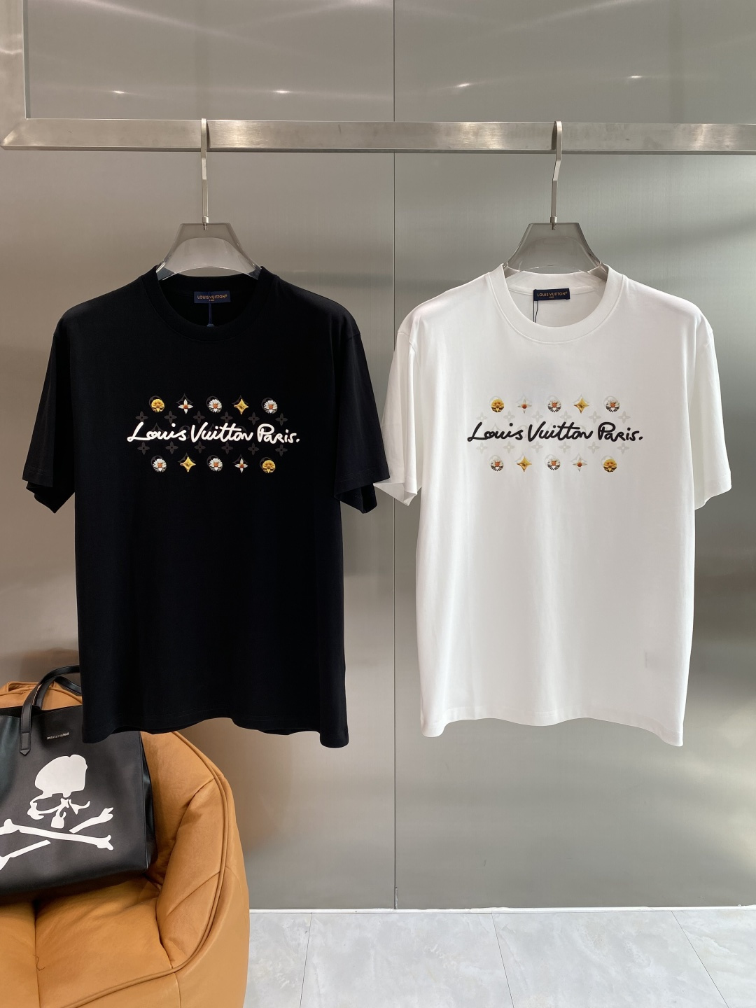 《𝙉𝙚𝙬🖤❤️驴家》2026新款首发专柜最新款短袖圆领T恤 高端订制 设计前卫时尚！品牌logo工艺设计