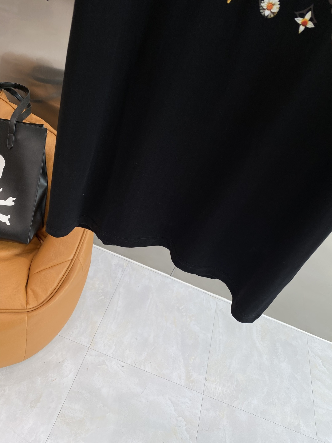 《𝙉𝙚𝙬🖤❤️驴家》2026新款首发专柜最新款短袖圆领T恤 高端订制 设计前卫时尚！品牌logo工艺设计