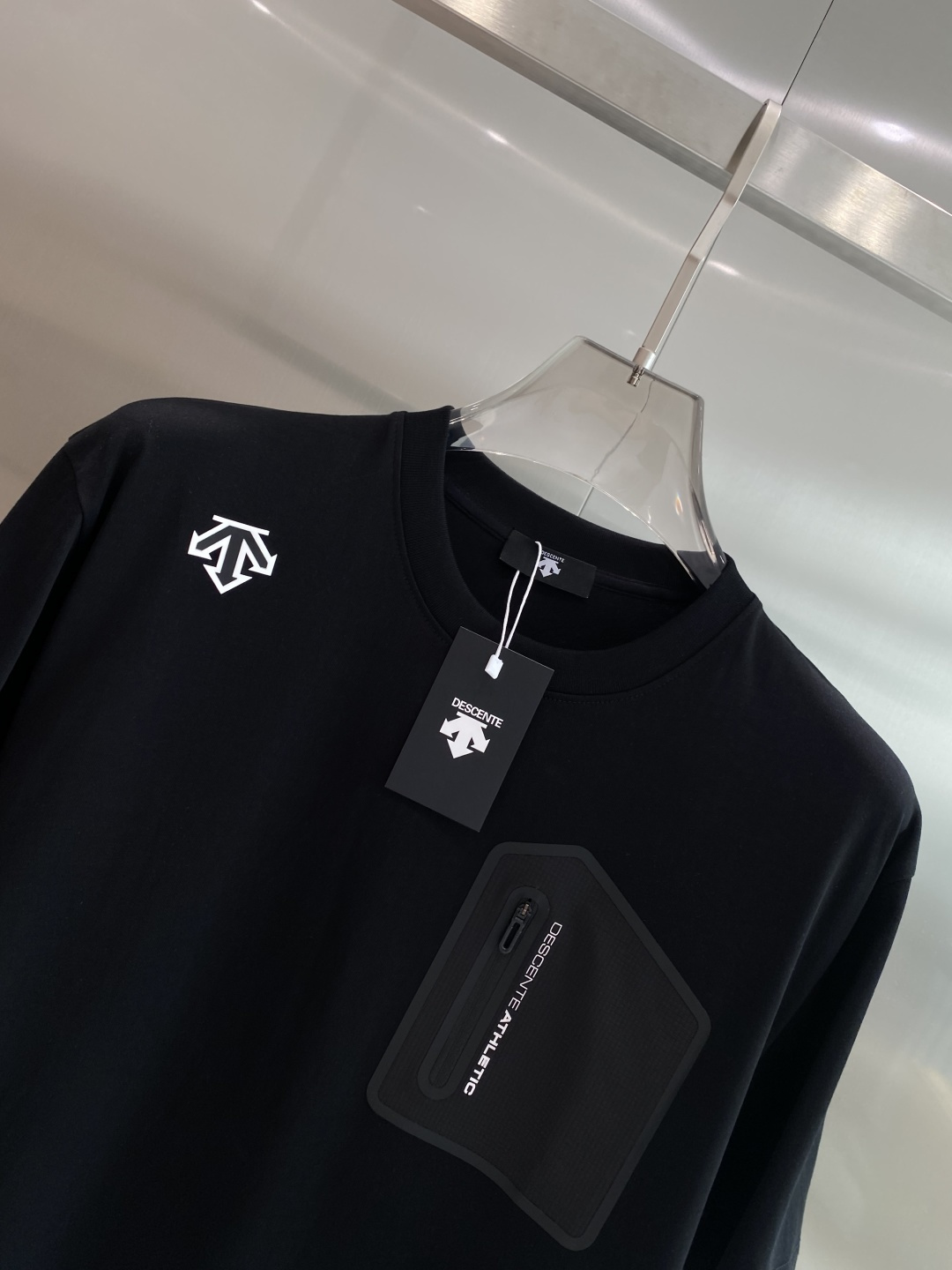 《𝙉𝙚𝙬🖤❤️迪桑家》2026新款首发专柜最新款短袖圆领T恤 高端订制 设计前卫时尚！品牌logo工艺设