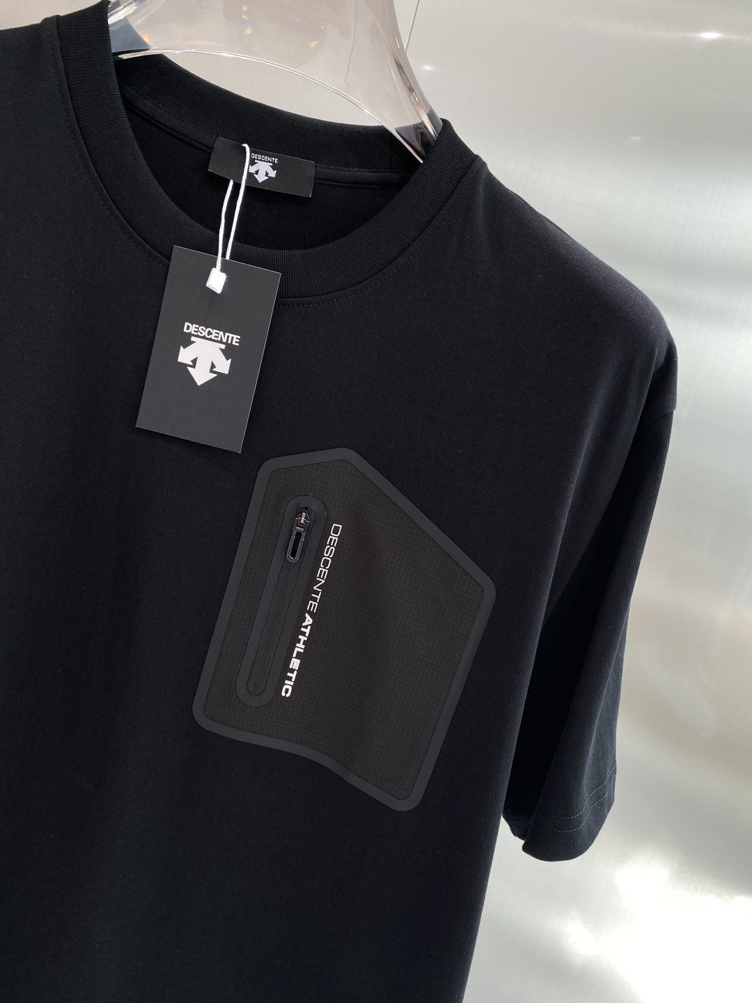 《𝙉𝙚𝙬🖤❤️迪桑家》2026新款首发专柜最新款短袖圆领T恤 高端订制 设计前卫时尚！品牌logo工艺设