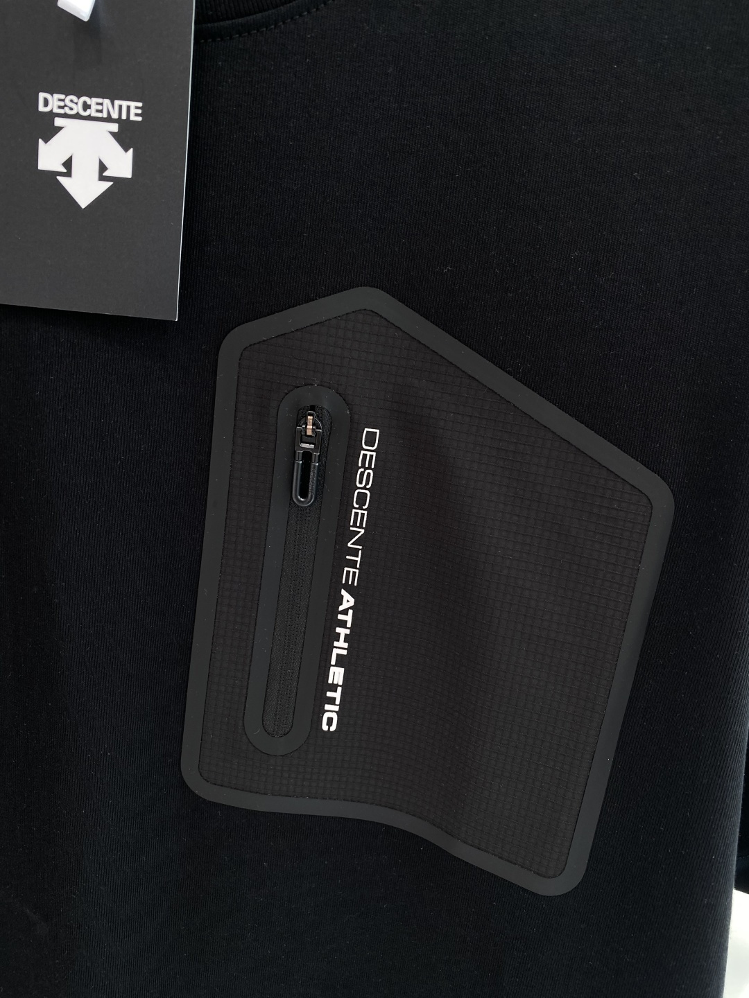 《𝙉𝙚𝙬🖤❤️迪桑家》2026新款首发专柜最新款短袖圆领T恤 高端订制 设计前卫时尚！品牌logo工艺设