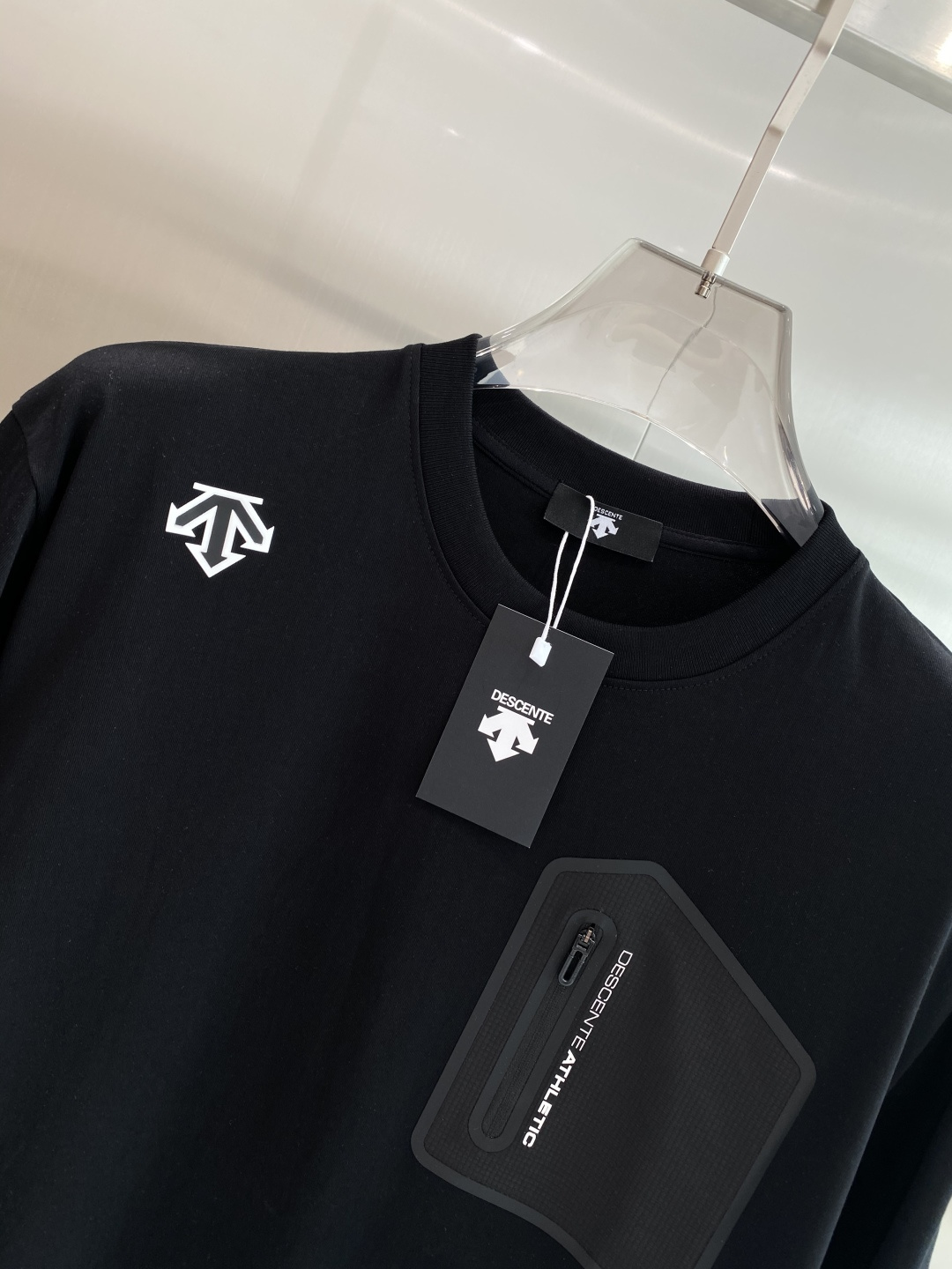 《𝙉𝙚𝙬🖤❤️迪桑家》2026新款首发专柜最新款短袖圆领T恤 高端订制 设计前卫时尚！品牌logo工艺设