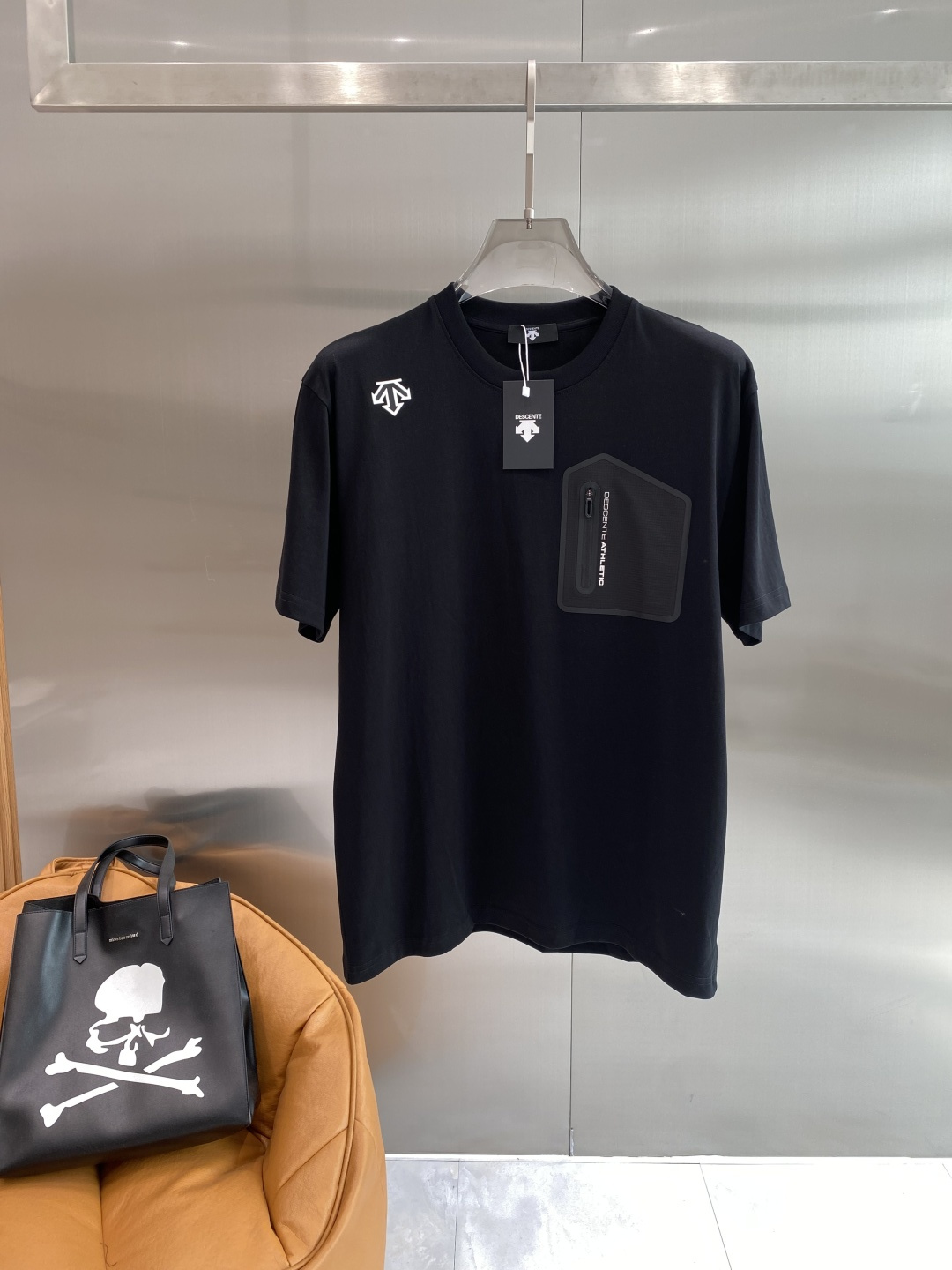 《𝙉𝙚𝙬🖤❤️迪桑家》2026新款首发专柜最新款短袖圆领T恤 高端订制 设计前卫时尚！品牌logo工艺设