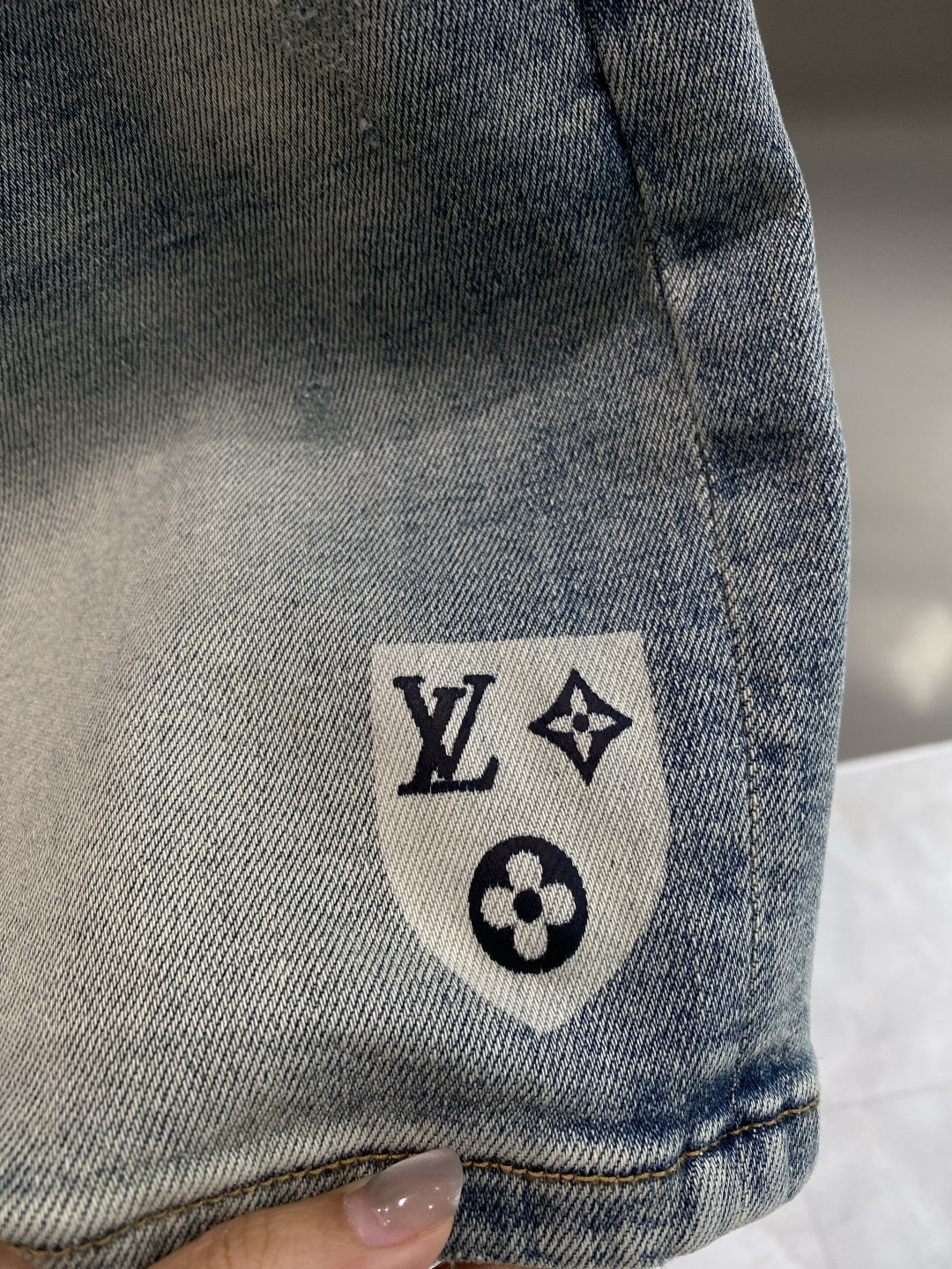 《𝙉𝙚𝙬🤍🖤驴家》2026牛仔短裤， 牛仔搭配经典图案，复古又时髦，金属纽扣和口袋设计，细节感满满。版型