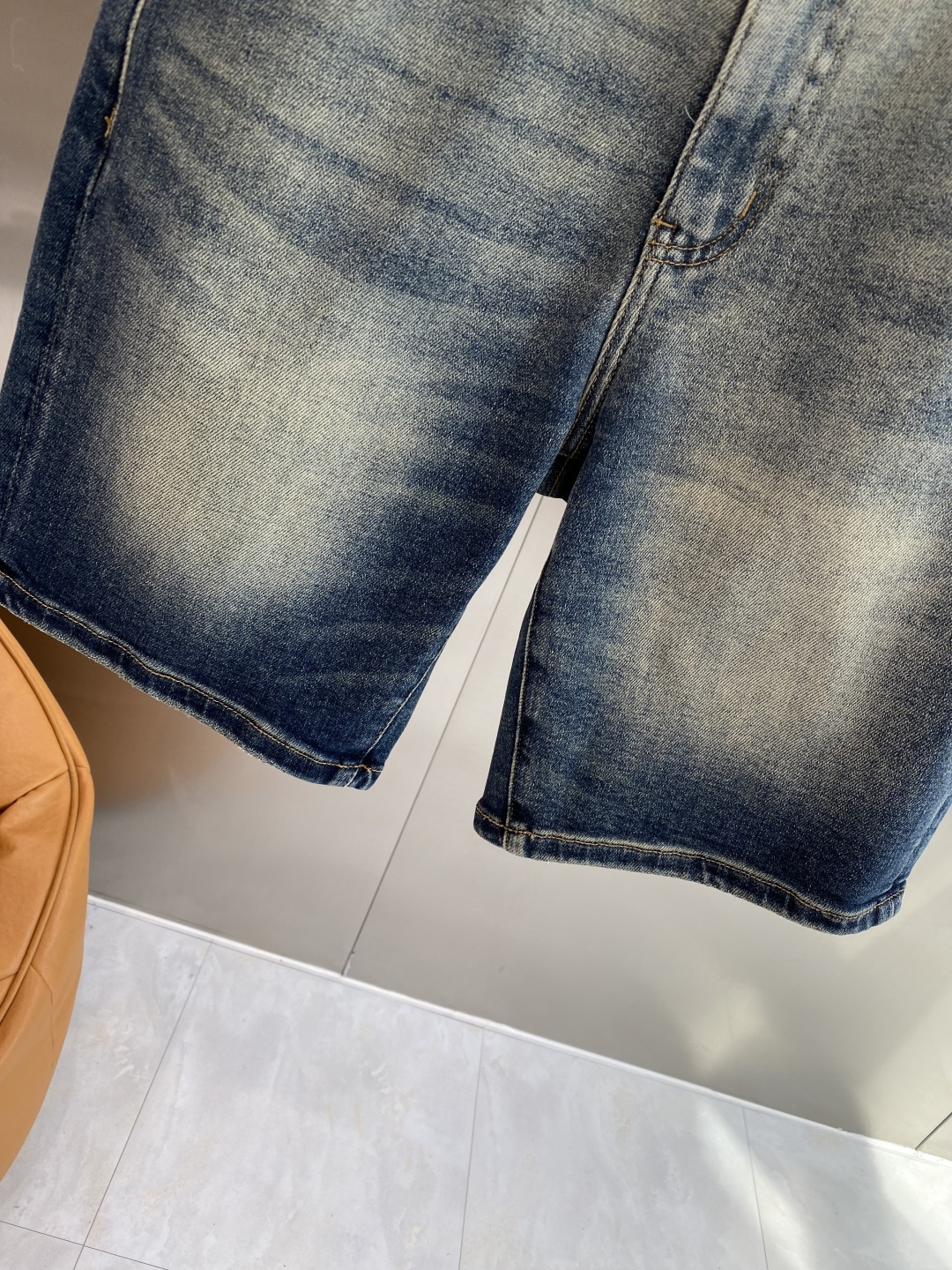 《𝙉𝙚𝙬🤍🖤驴家》2026牛仔短裤， 牛仔搭配经典图案，复古又时髦，金属纽扣和口袋设计，细节感满满。版型