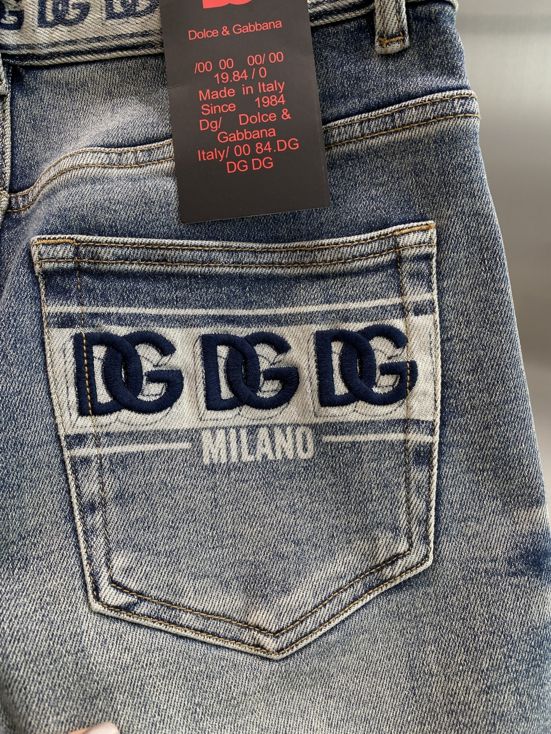 《𝙉𝙚𝙬🤍🖤DG家》2026牛仔短裤， 牛仔搭配经典图案，复古又时髦，金属纽扣和口袋设计，细节感满满。版