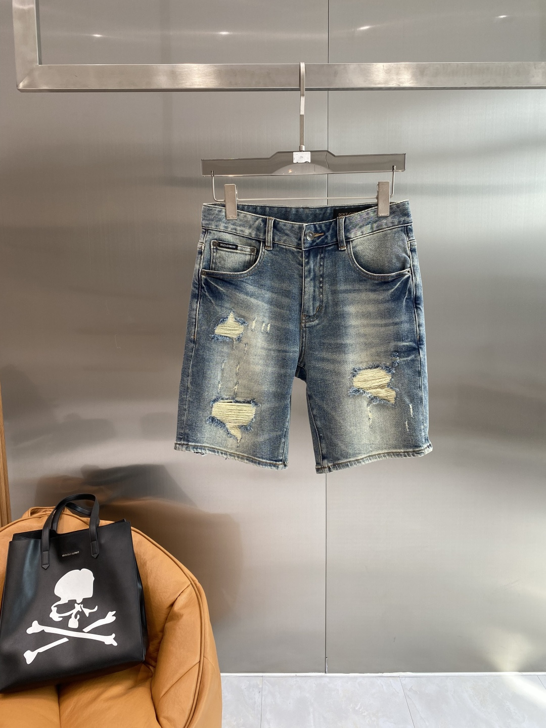 《𝙉𝙚𝙬🤍🖤DG家》2026牛仔短裤， 牛仔搭配经典图案，复古又时髦，金属纽扣和口袋设计，细节感满满。版