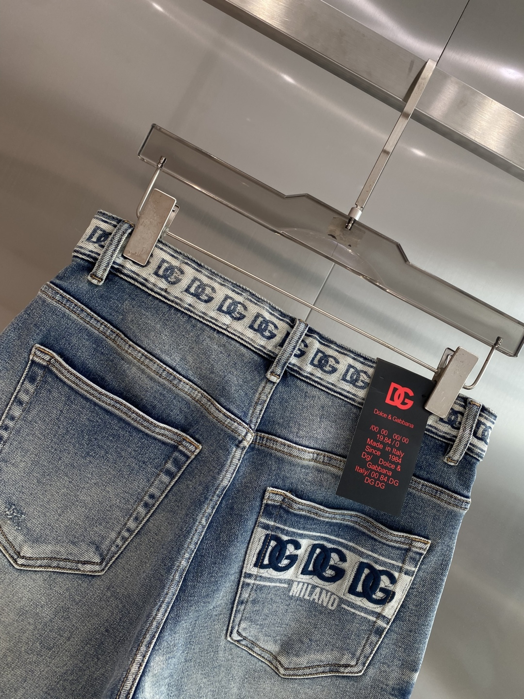 《𝙉𝙚𝙬🤍🖤DG家》2026牛仔短裤， 牛仔搭配经典图案，复古又时髦，金属纽扣和口袋设计，细节感满满。版