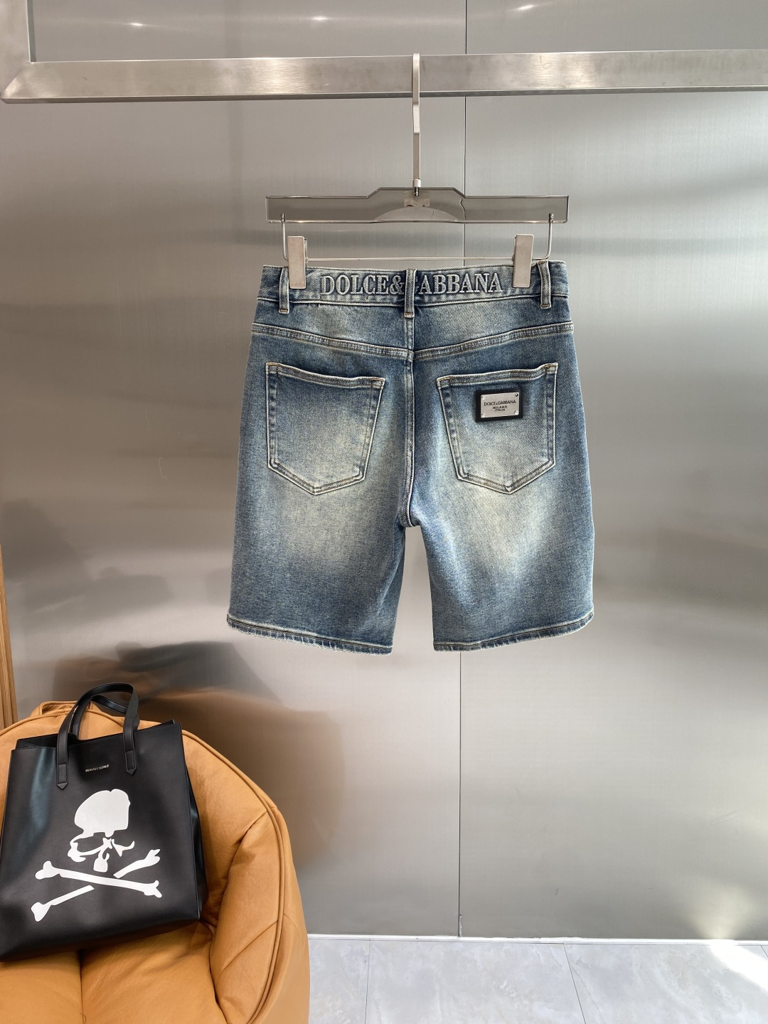 《𝙉𝙚𝙬🤍🖤DG家》2026牛仔短裤， 牛仔搭配经典图案，复古又时髦，金属纽扣和口袋设计，细节感满满。版