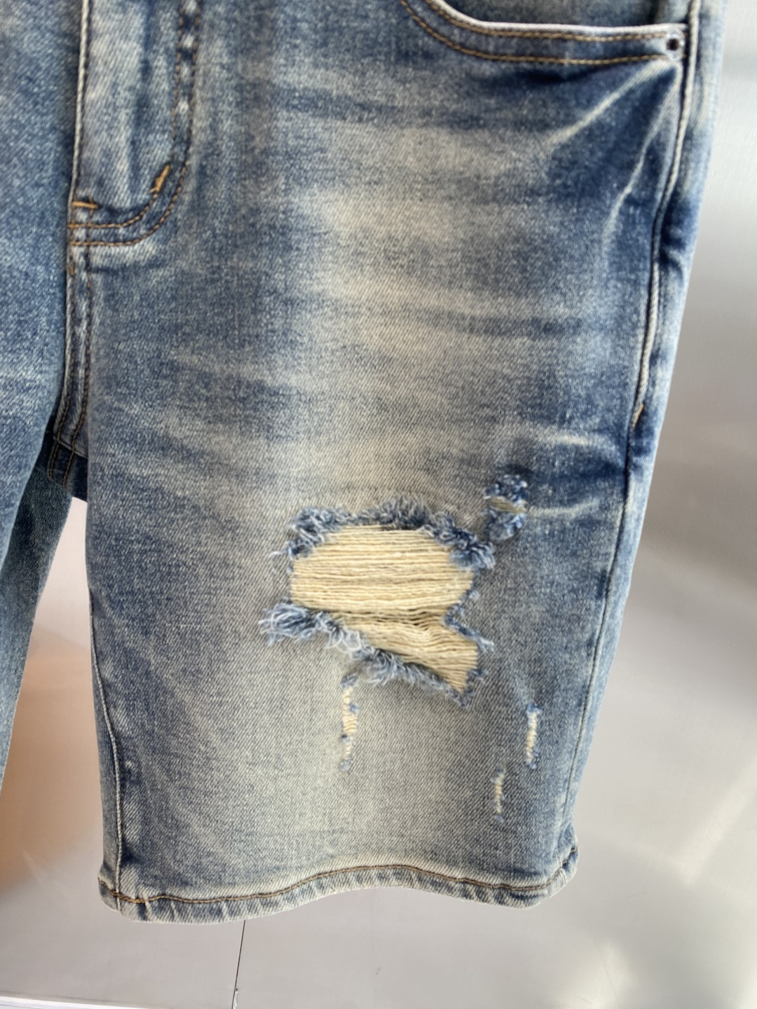 《𝙉𝙚𝙬🤍🖤DG家》2026牛仔短裤， 牛仔搭配经典图案，复古又时髦，金属纽扣和口袋设计，细节感满满。版