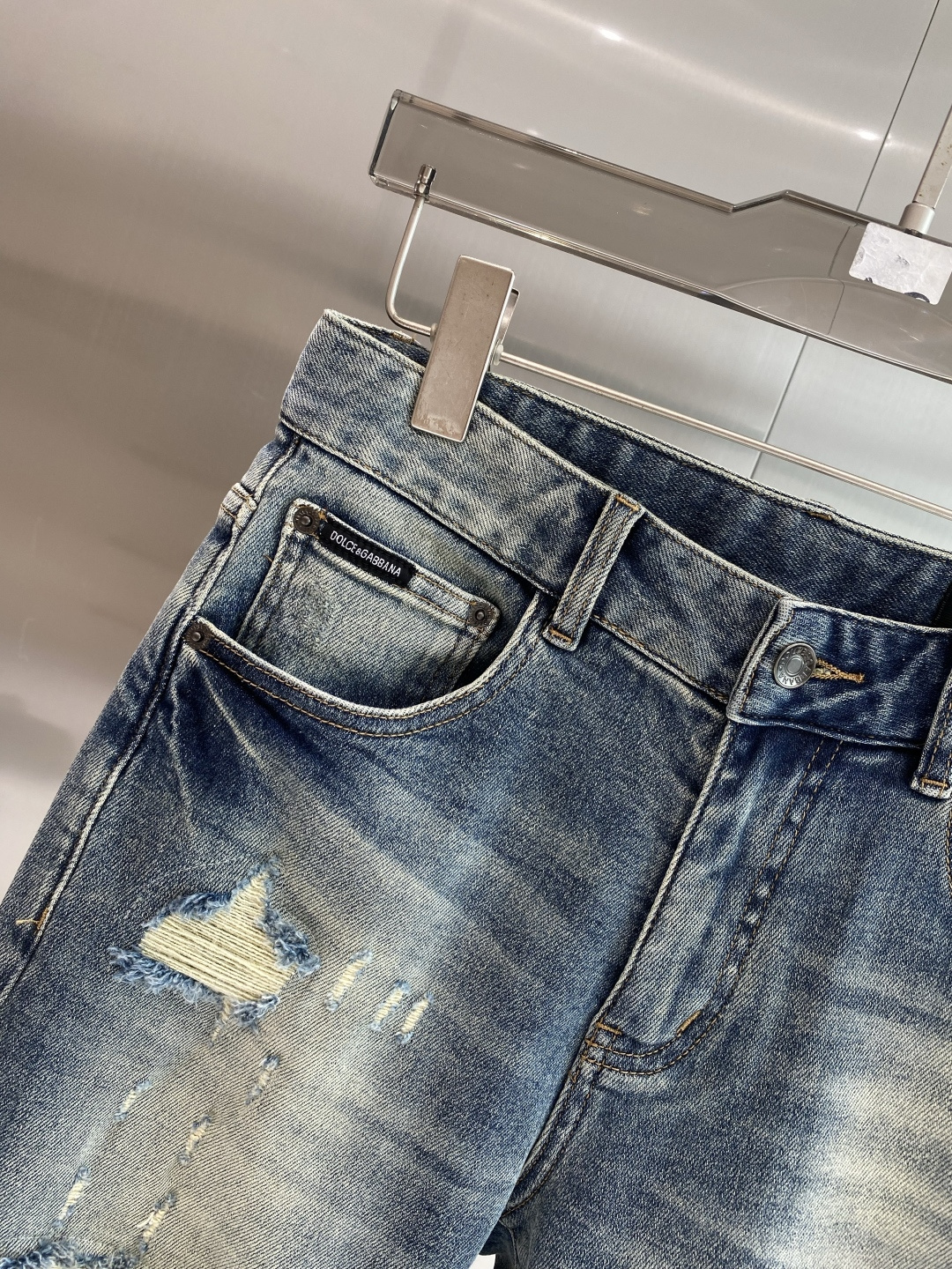 《𝙉𝙚𝙬🤍🖤DG家》2026牛仔短裤， 牛仔搭配经典图案，复古又时髦，金属纽扣和口袋设计，细节感满满。版