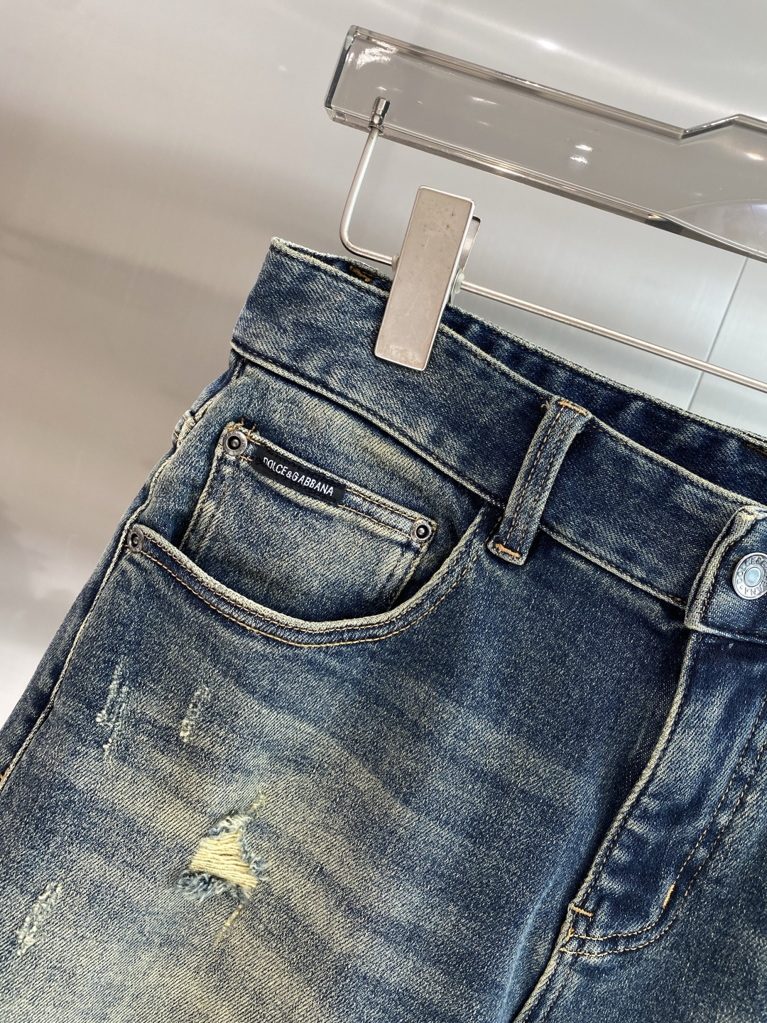 《𝙉𝙚𝙬🤍🖤DG家》2026牛仔短裤， 牛仔搭配经典图案，复古又时髦，金属纽扣和口袋设计，细节感满满。版