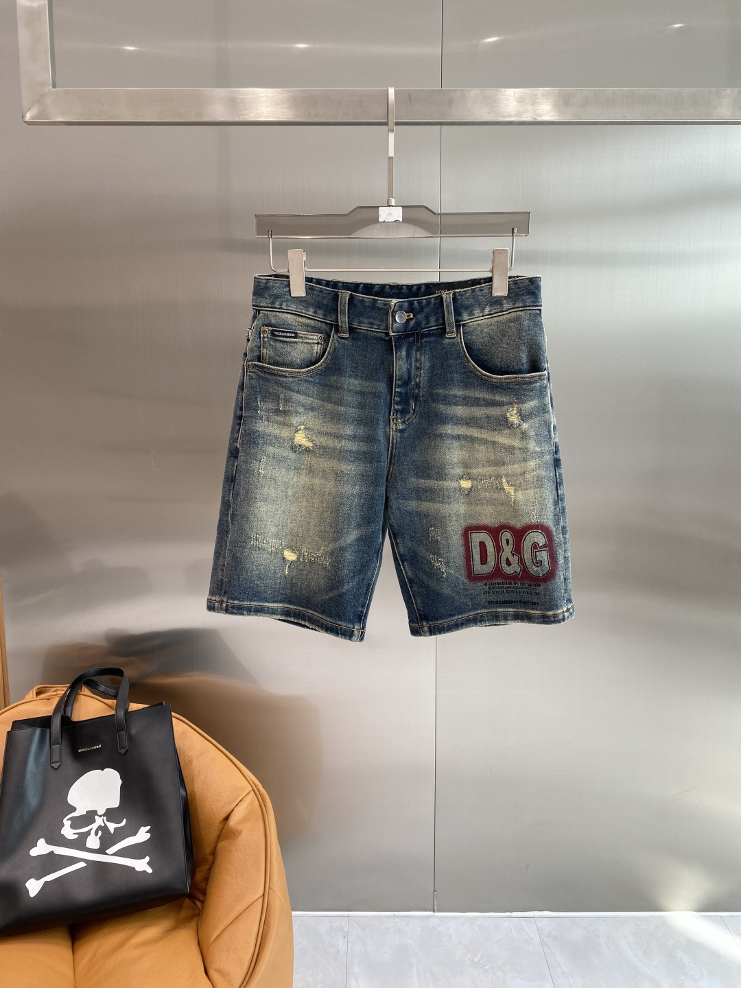 《𝙉𝙚𝙬🤍🖤DG家》2026牛仔短裤， 牛仔搭配经典图案，复古又时髦，金属纽扣和口袋设计，细节感满满。版