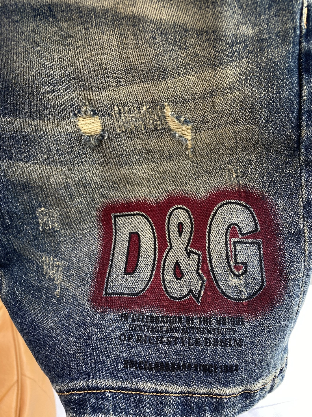 《𝙉𝙚𝙬🤍🖤DG家》2026牛仔短裤， 牛仔搭配经典图案，复古又时髦，金属纽扣和口袋设计，细节感满满。版