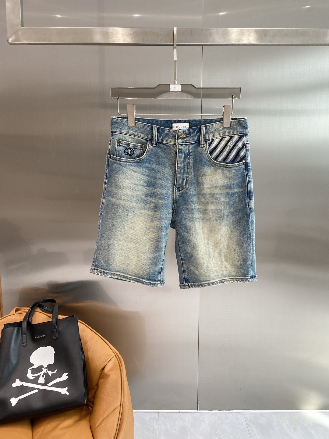 《𝙉𝙚𝙬🖤❤️古家》2026牛仔短裤， 牛仔搭配经典图案，复古又时髦，金属纽扣和口袋设计，细节感满满。版