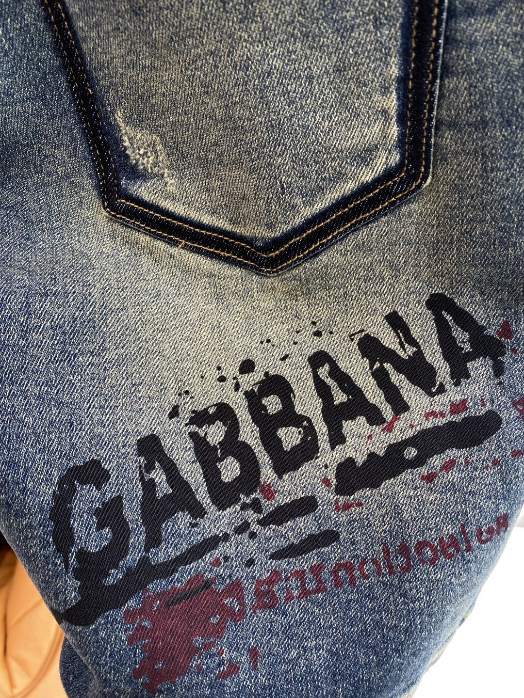 《𝙉𝙚𝙬🤍🖤DG家》2026牛仔短裤， 牛仔搭配经典图案，复古又时髦，金属纽扣和口袋设计，细节感满满。版